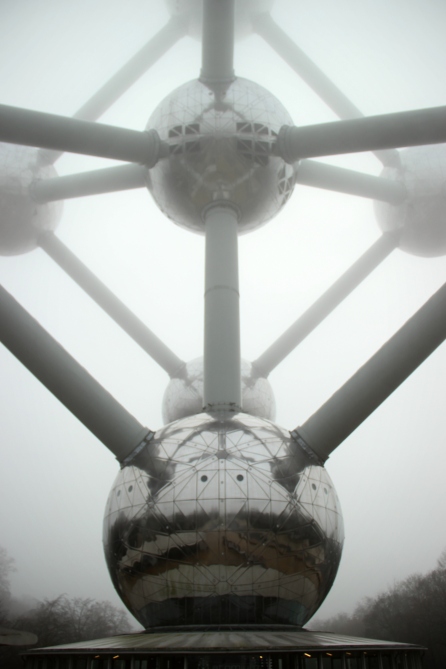 Atomium im Nebel